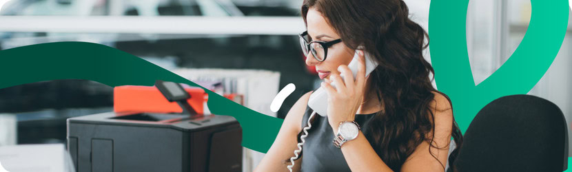 Secrétaire au téléphone