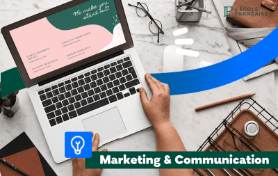 Coût formation marketing digital ordinateur portable sur une table